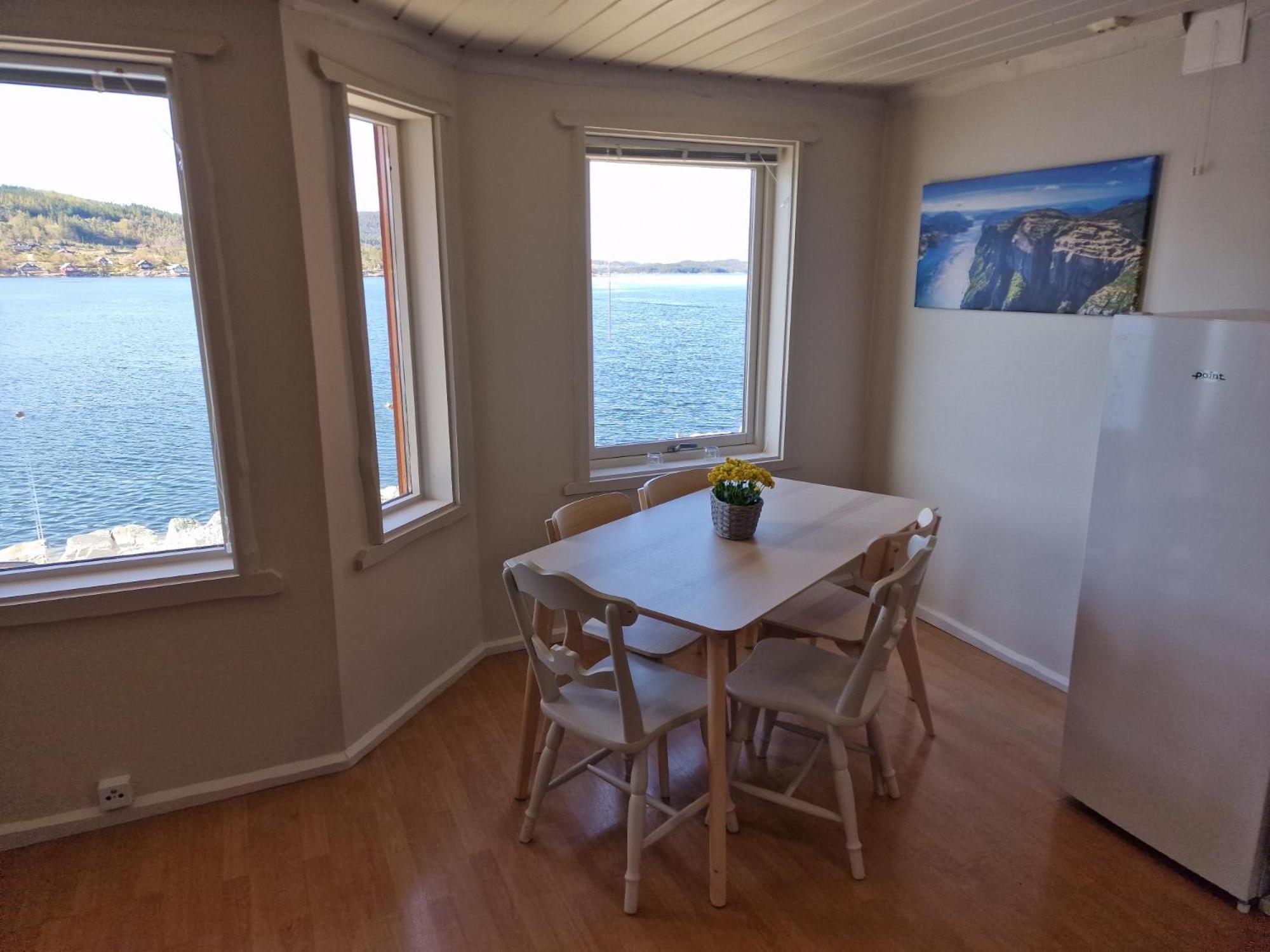 Preikestolen Panorama - Seaside Apartments Jørpeland Habitación foto
